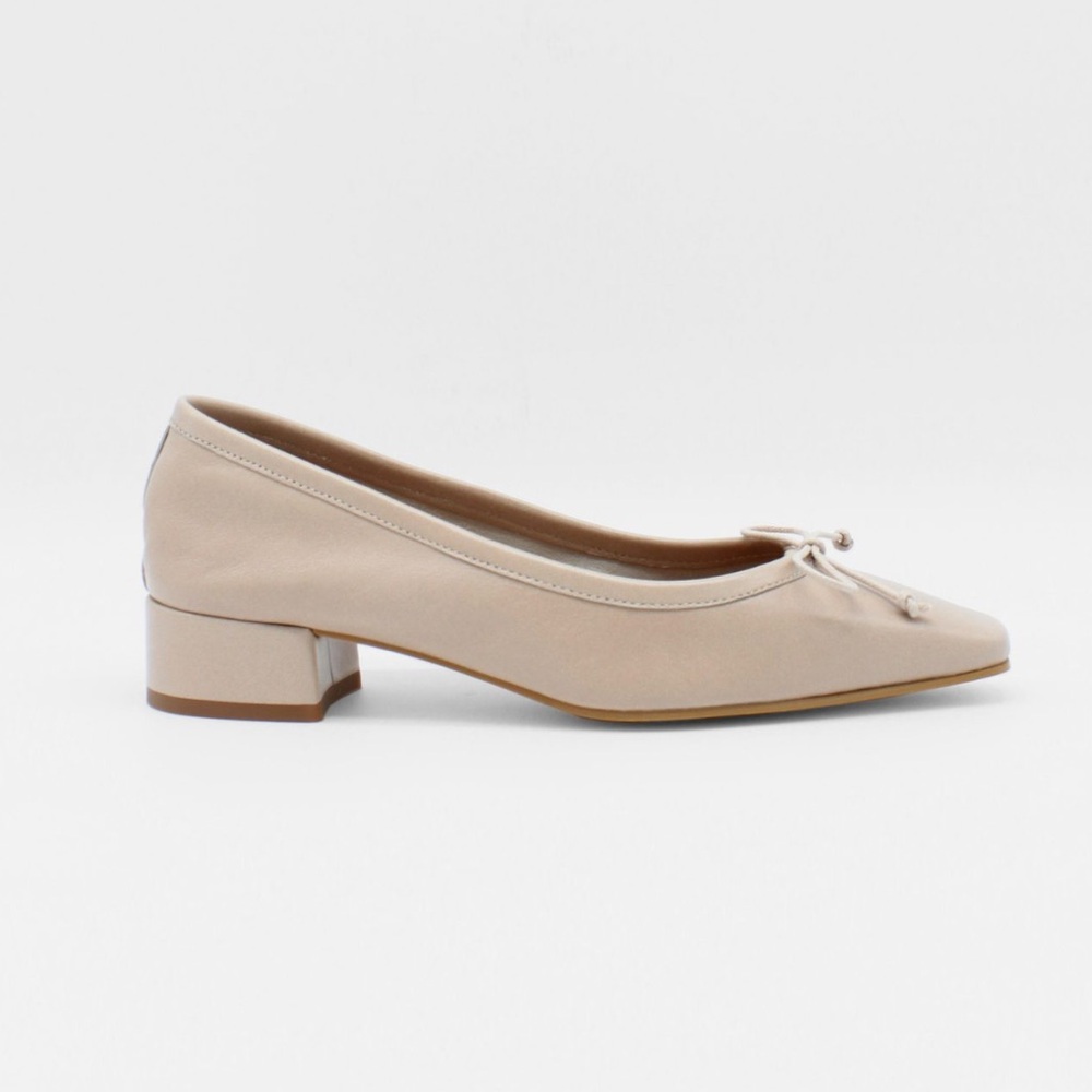 About Arianne Mina pumps in Tan